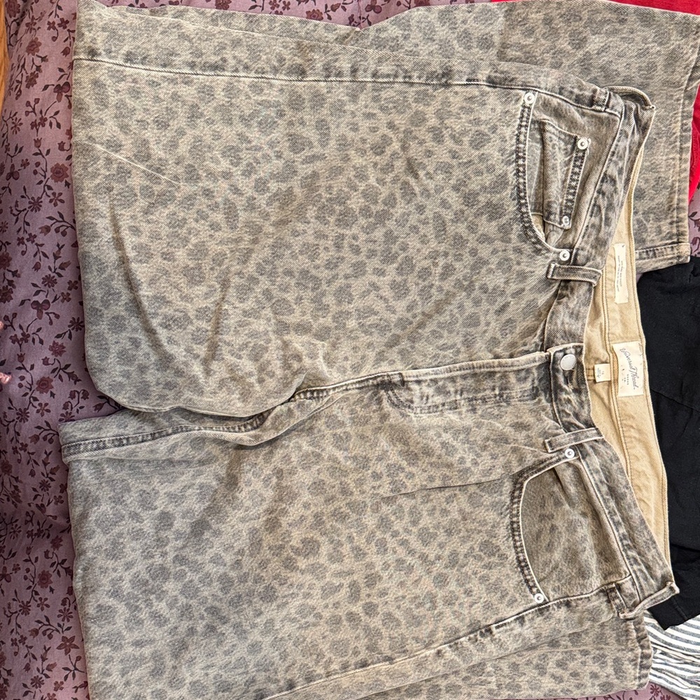 Universal Thread Gray Animal Print Wide Leg Jeans